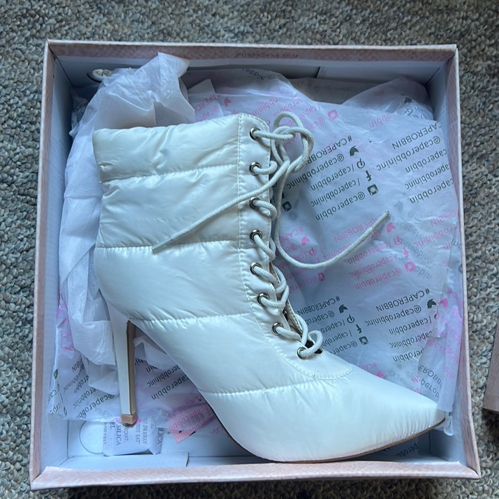 Cape Robbin White Puffer Boots